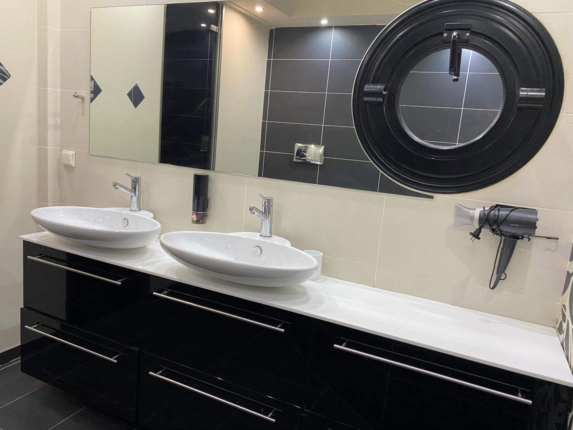 קורופיון Luxury View Apartment 10Min From Athens Airport מראה חיצוני תמונה