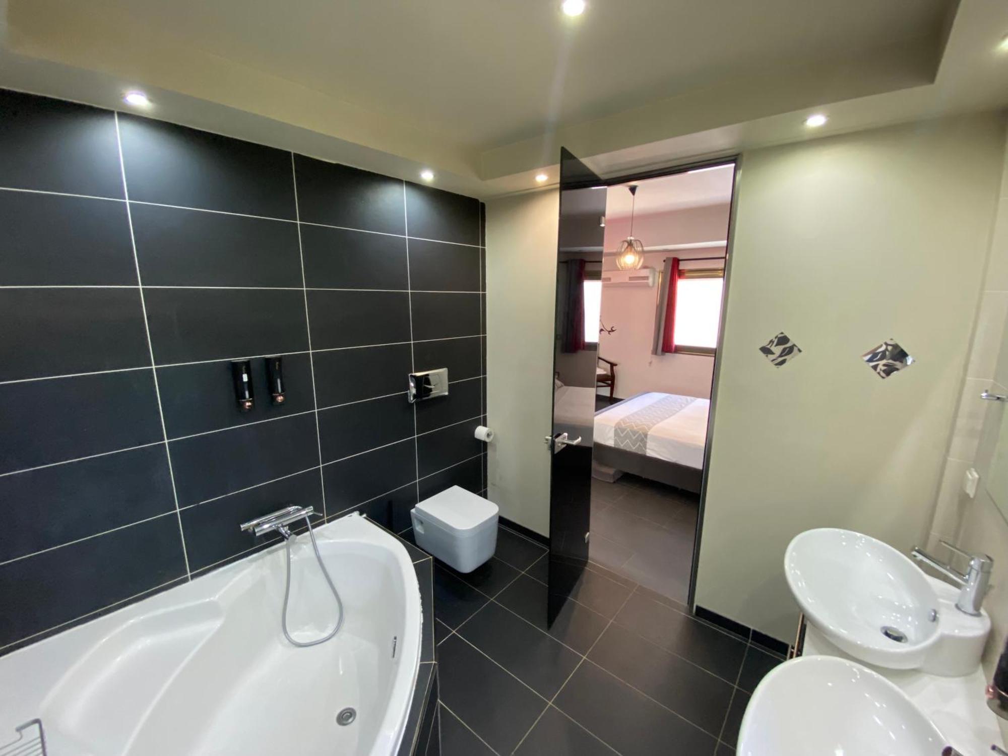 קורופיון Luxury View Apartment 10Min From Athens Airport מראה חיצוני תמונה