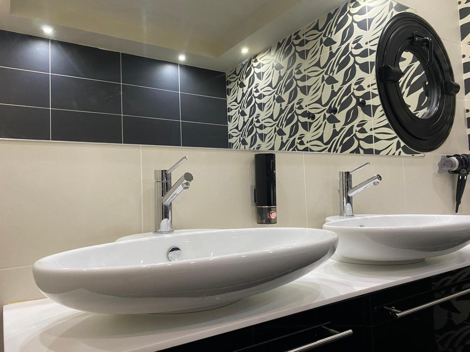 קורופיון Luxury View Apartment 10Min From Athens Airport מראה חיצוני תמונה