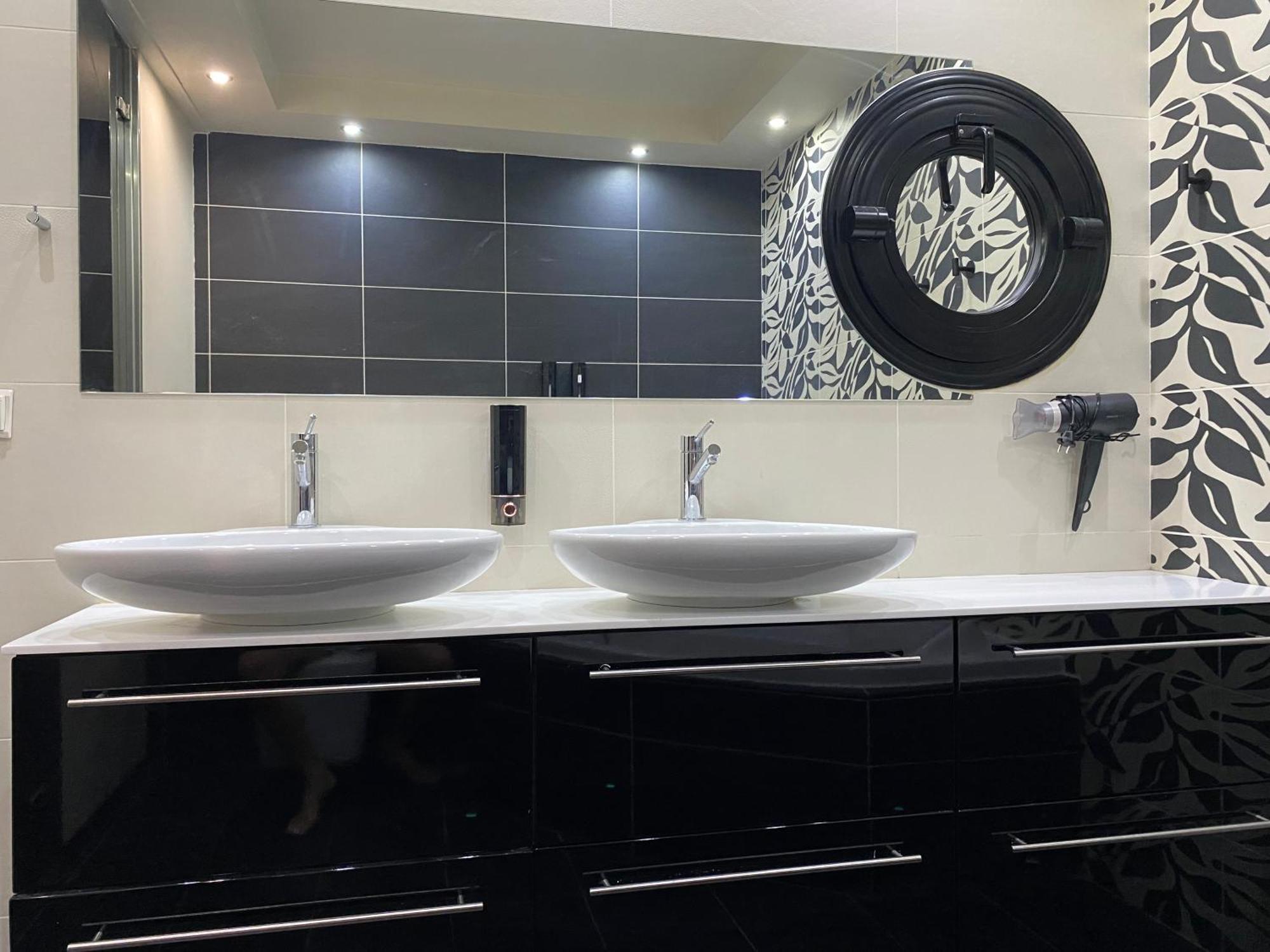קורופיון Luxury View Apartment 10Min From Athens Airport מראה חיצוני תמונה